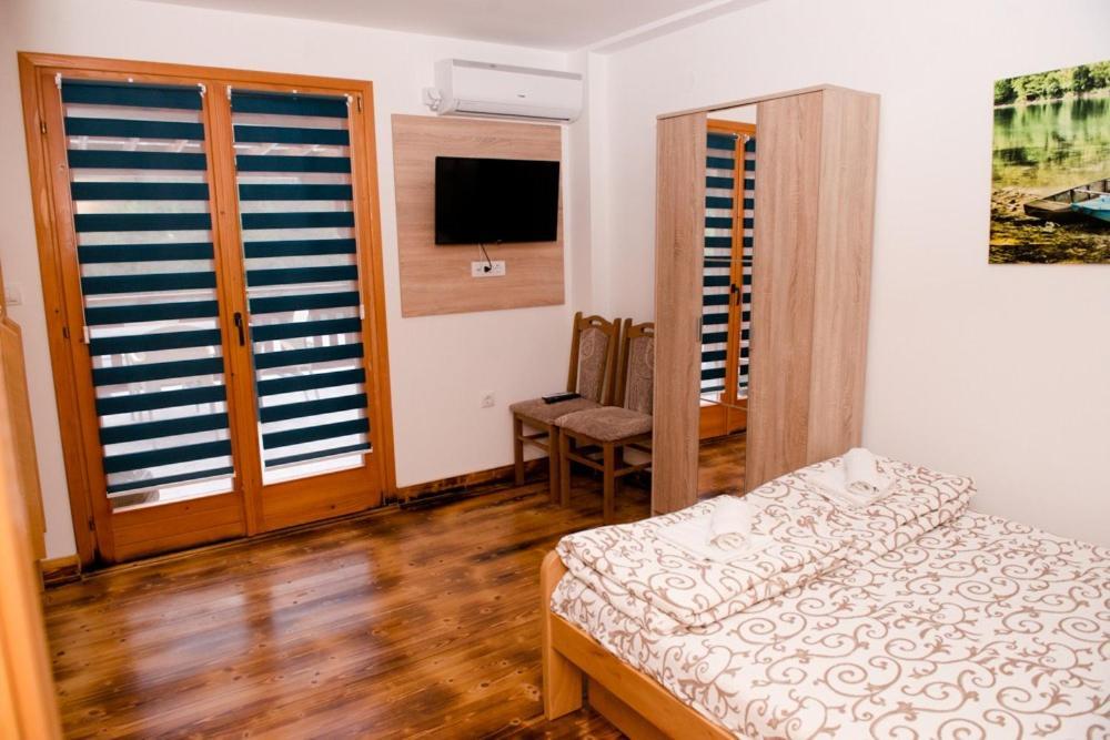 Etno Selo Bok Bed & Breakfast Vrhpolje Exterior photo
